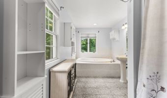 4 Crestwood Dr, Blackstone, MA 01504