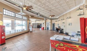 1305 S 1st St, Abilene, TX 79602