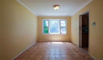 32 Phelps Ave, Bergenfield, NJ 07621