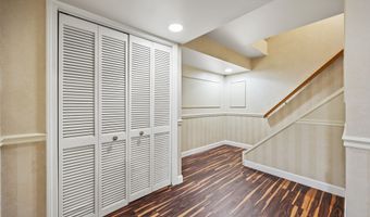 40 Nathan Hale Ct, Cheshire, CT 06410