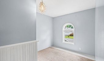 5 Woodside Dr, Albany, NY 12208