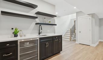 227 S Mitchell Ave, Arlington Heights, IL 60005