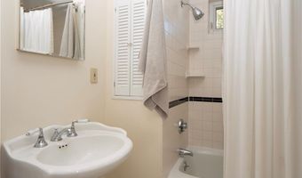 14 Lee Ave, Newport, RI 02840
