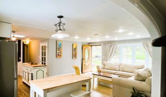 43 Meadowbrook Rd, Danbury, CT 06811