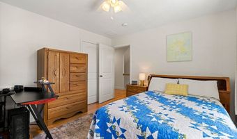 34 Amesbury Ave, Amesbury, MA 01913