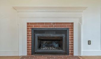 5 Phillips Rd, Falmouth, ME 04105