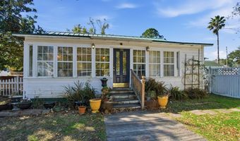 130 14th St, Apalachicola, FL 32320