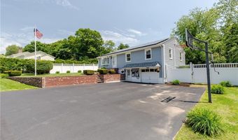 7 Oakcrest Dr, North Providence, RI 02904