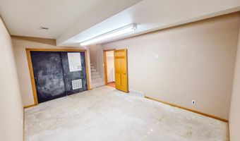 950 APACHE St, Cheyenne, WY 82009