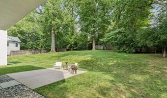 7405 HELMSDALE Rd, Bethesda, MD 20817
