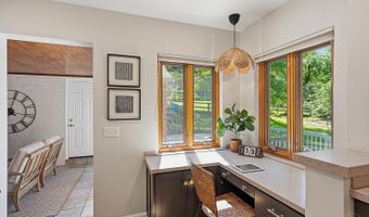 3119 N Farmcrest Dr, Amberley, OH 45213