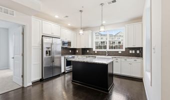 43032 STUARTS GLEN Ter 102, Ashburn, VA 20148