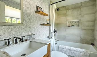 33 Withington Rd, Narragansett, RI 02882