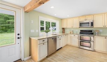 25 Willow Dr, Hopkinton, RI 02832