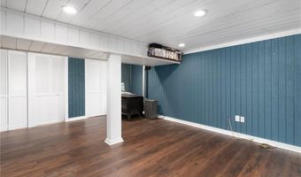 219 Fenner Hill Rd, Hopkinton, RI 02832