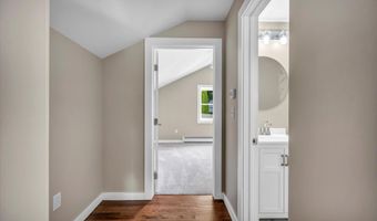 2 Riverview Pl, Cromwell, CT 06416