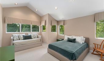 125 Woodruff Ave, Narragansett, RI 02882