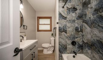 270 E Skyline Dr, Ballwin, MO 63011