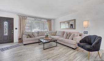 201 Maiden Ln, Bergenfield, NJ 07621