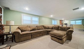 133 Russell Ln, Abington, MA 02351