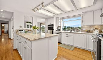 500 Pompadour Dr, Ashland, OR 97520