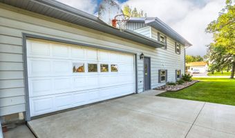 903 Willow Dr, Aberdeen, SD 57401