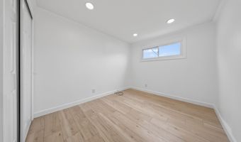 207 Hillcrest Rd, Bridgeport, CT 06606