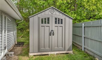 130 Graybark Ln, Amherst, OH 44001