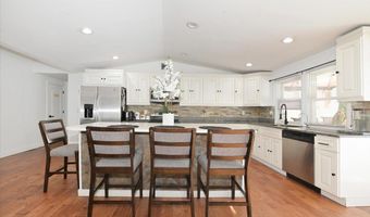 62 Bayside Ave, Amityville, NY 11701