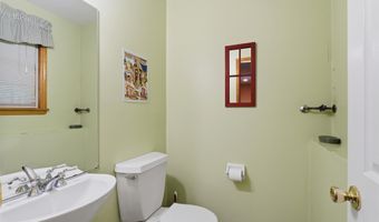 10 Sabin Dr, Airmont, NY 10901