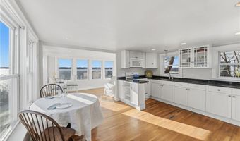 200 Narragansett Ave, East Providence, RI 02915