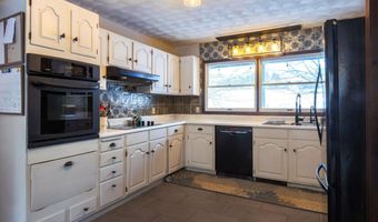 137 China Rd, Albion, ME 04910