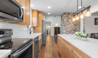 3146 CLUB Dr, Allentown, PA 18103