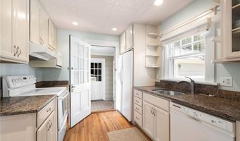 36 Kay Blvd, Newport, RI 02840