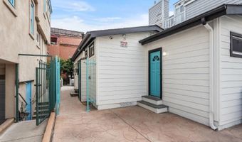 810 Vanitie Ct, San Diego, CA 92109