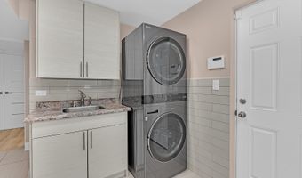 210 W Pickwick Rd, Arlington Heights, IL 60005