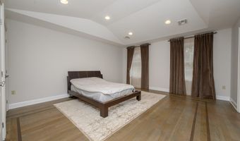 25 White Oak Ln, Aberdeen, NJ 07747