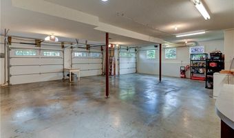 17700 157th St, Basehor, KS 66007