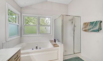 1940 Waverly Ln, Algonquin, IL 60102