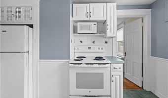 53 Admiral Kalbfus Rd, Newport, RI 02840