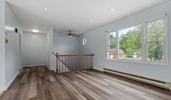 7 Hemlock Ln, Albany, NY 12208