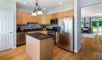 5 Brinscall Ct 5, Danbury, CT 06810