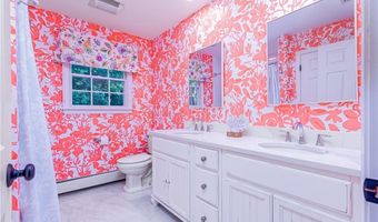 36 Beauchamp Dr, North Kingstown, RI 02874