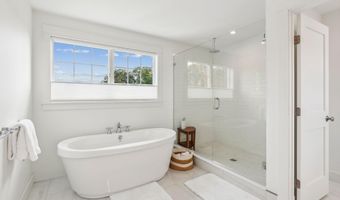 239 A Foreside Rd, Falmouth, ME 04105
