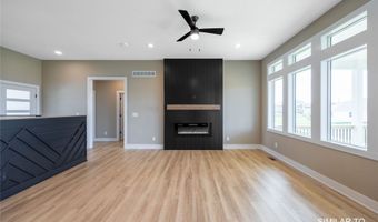 610 Ellis Cir, Adel, IA 50003