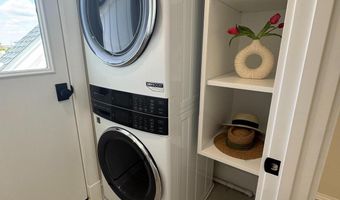 281 7TH St, Avalon, NJ 08202