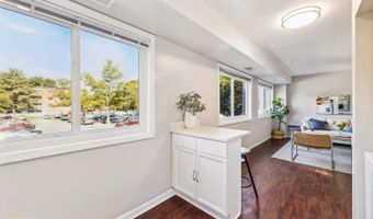 3314 S 28TH St 304, Alexandria, VA 22302