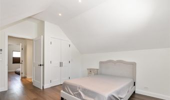 65 Oak Ridge Ln, Albertson, NY 11507