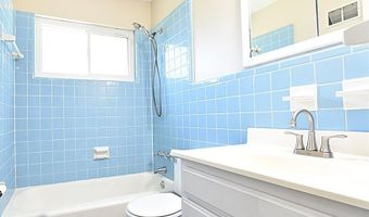 5800 Crossmont Dr, Affton, MO 63123