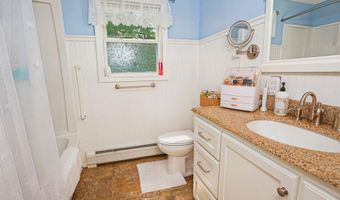 129 Summit St, Baileyville, ME 04694